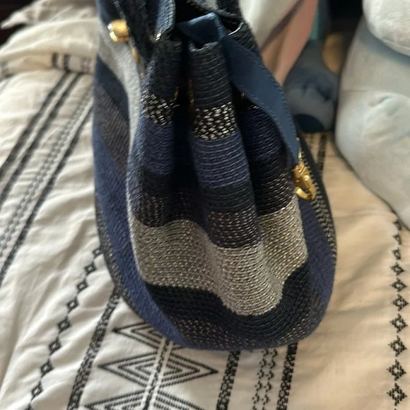 Eric Javits Shenia Squishee Metallic Woven Tote. - Picture 6 of 12